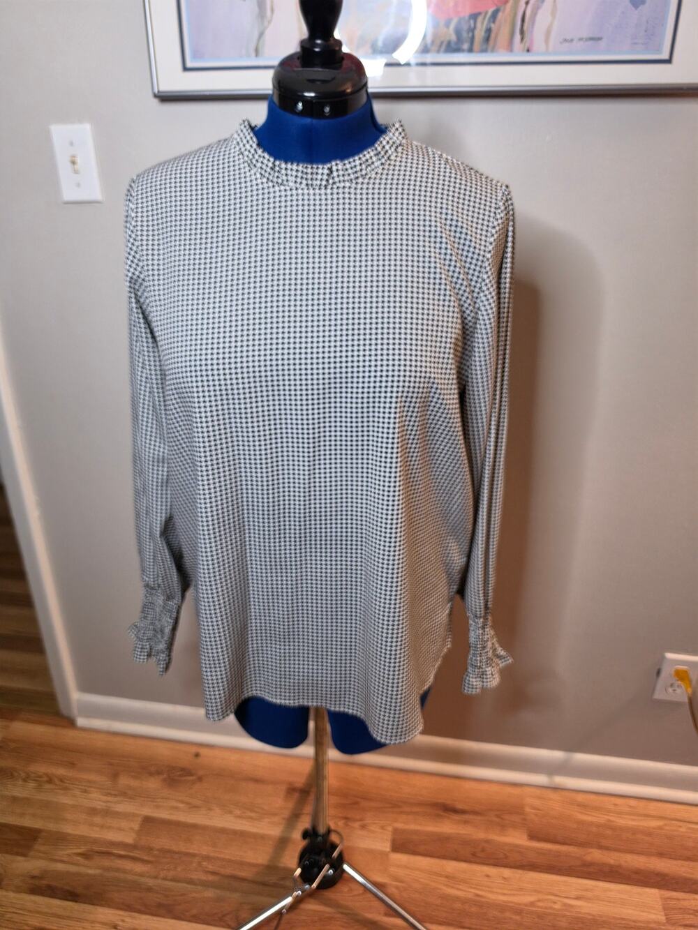 Carolina Belle Montreal Black White Geometric Blouse XL Smocked Ruffle Cuff